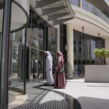 Majestic Arjaan By Rotana - Manama Aparthotel Ngoại thất bức ảnh Entrance to the hospital