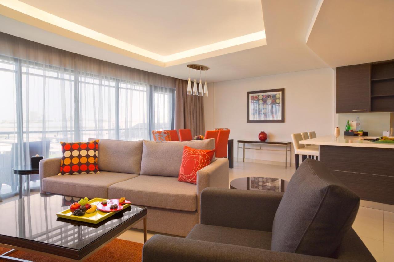 Majestic Arjaan By Rotana - Manama Aparthotel Ngoại thất bức ảnh A living room in a serviced apartment in Kuala Lumpur, Malaysia
