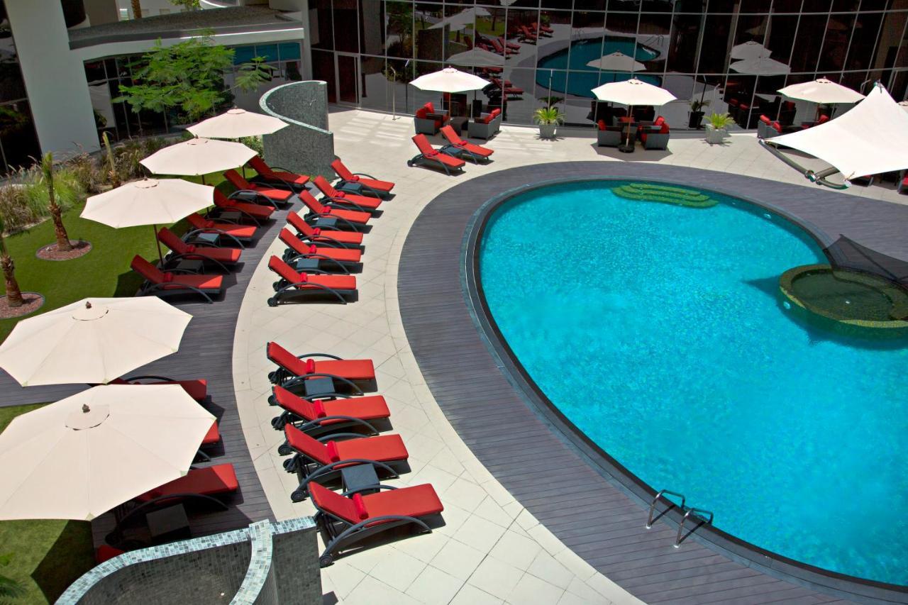 Majestic Arjaan By Rotana - Manama Aparthotel Ngoại thất bức ảnh The pool at the hotel