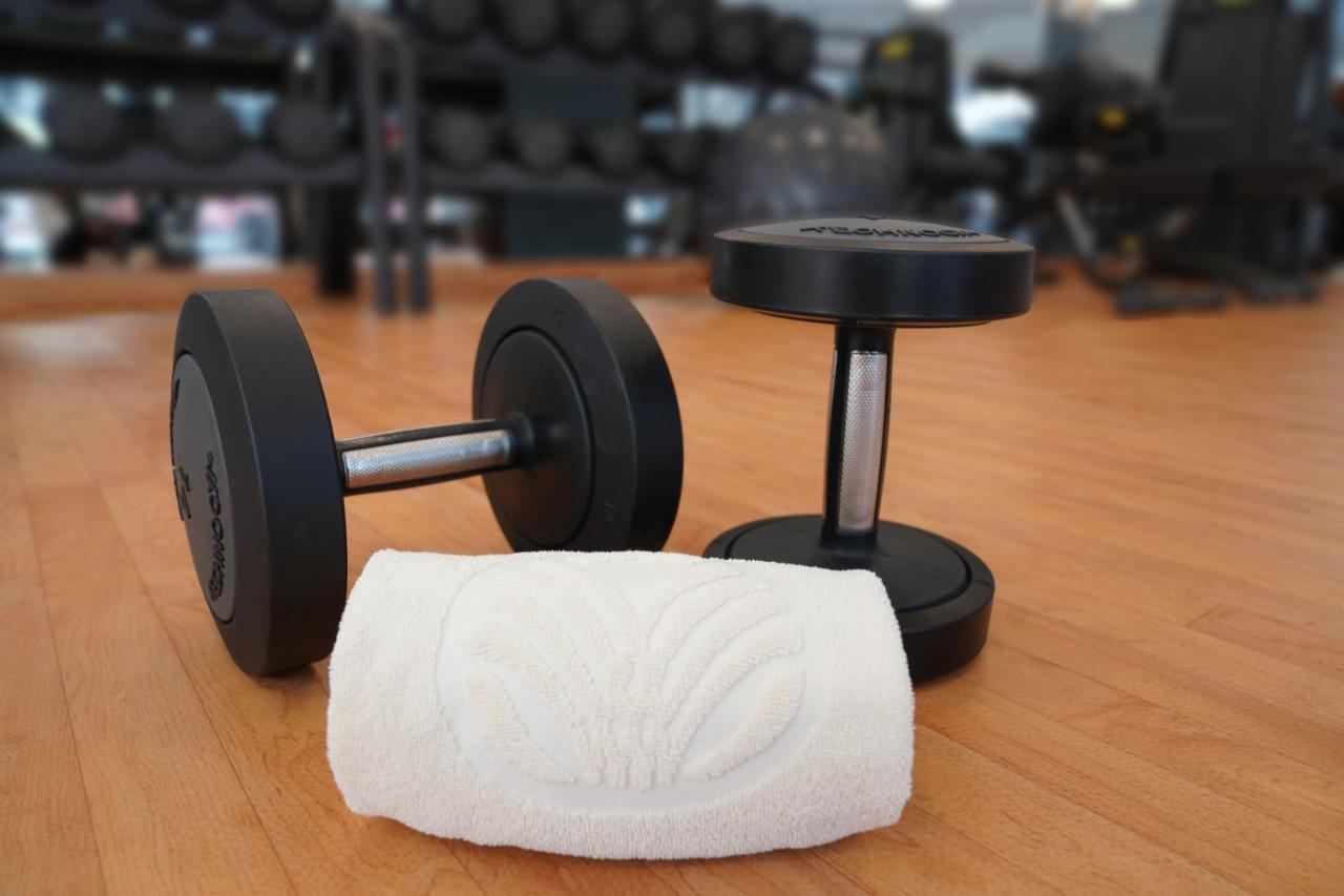 Majestic Arjaan By Rotana - Manama Aparthotel Ngoại thất bức ảnh A gym towel