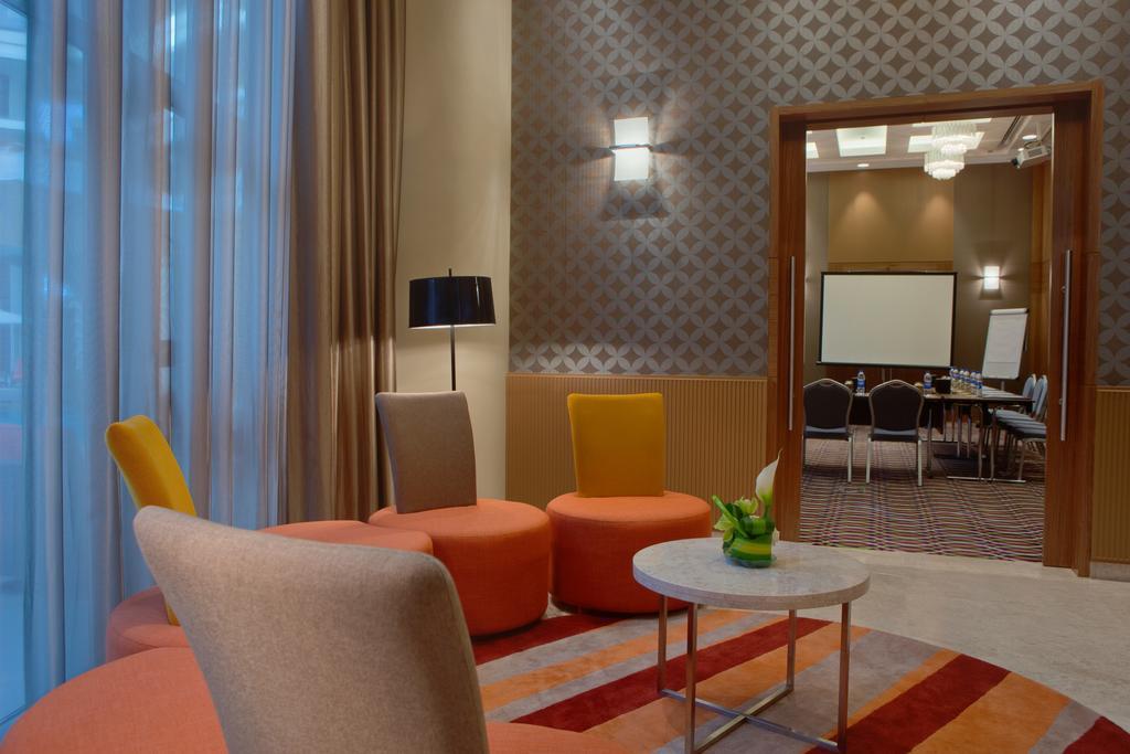 Majestic Arjaan By Rotana - Manama Aparthotel Ngoại thất bức ảnh Meeting room at the hotel