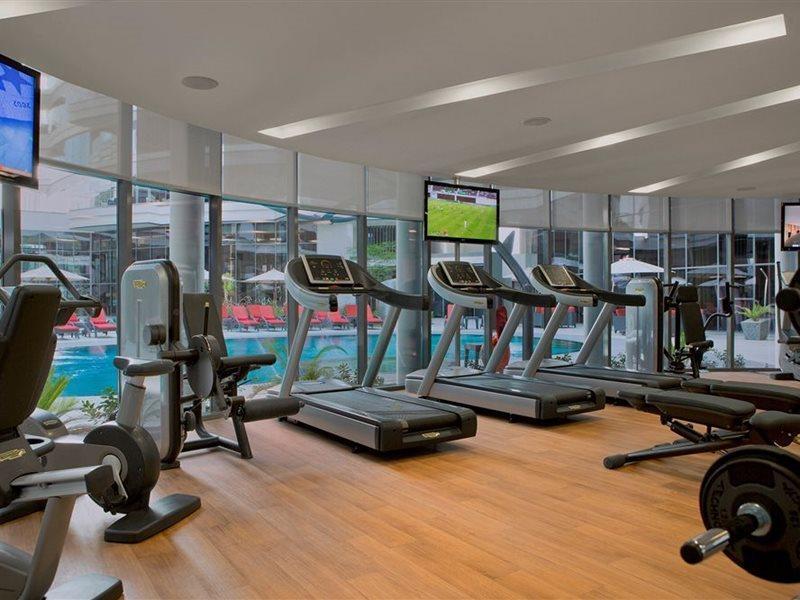 Majestic Arjaan By Rotana - Manama Aparthotel Ngoại thất bức ảnh The gym at the hotel
