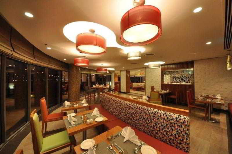 Majestic Arjaan By Rotana - Manama Aparthotel Ngoại thất bức ảnh The restaurant