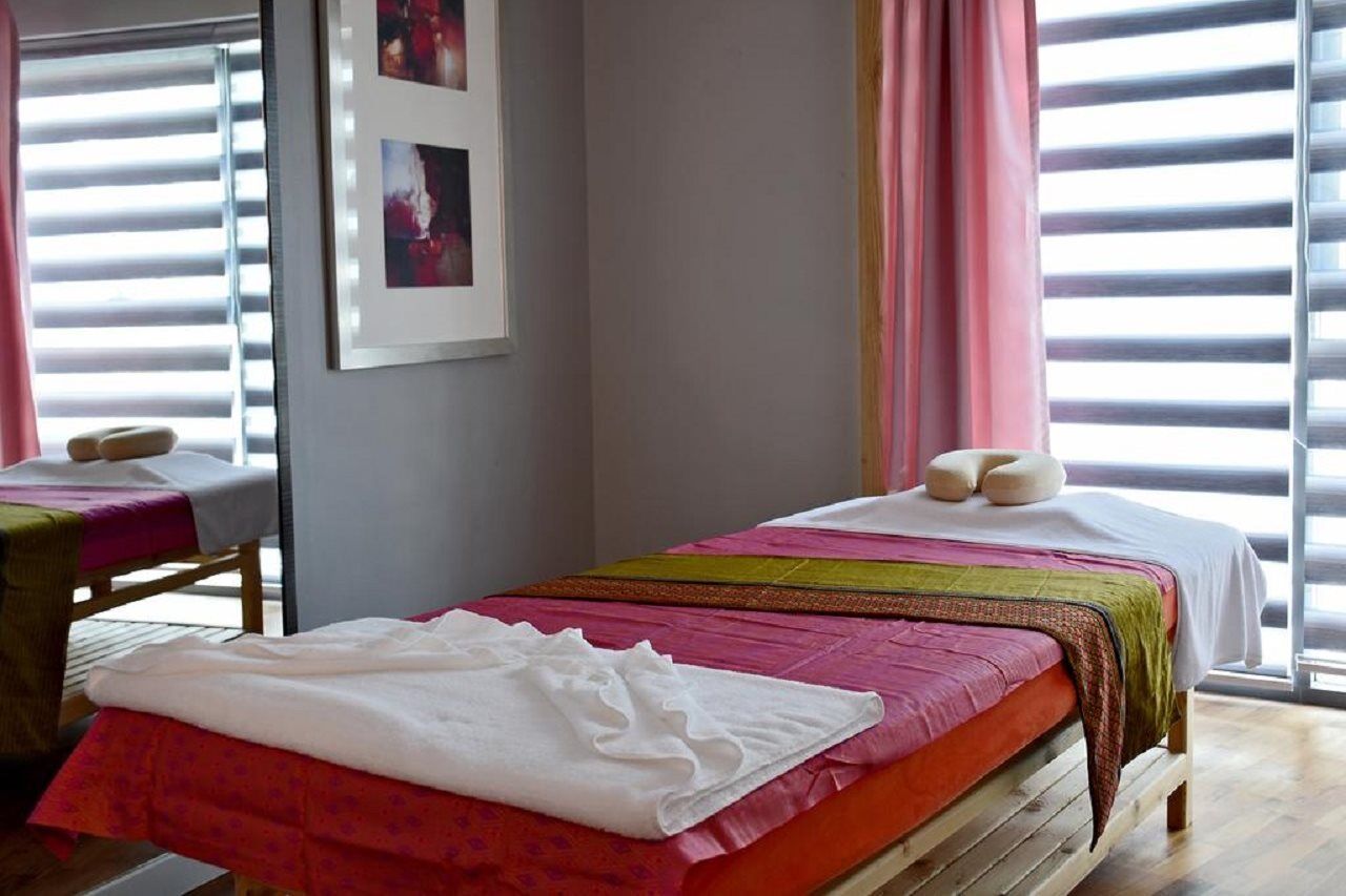 Majestic Arjaan By Rotana - Manama Aparthotel Ngoại thất bức ảnh Thai massage bed